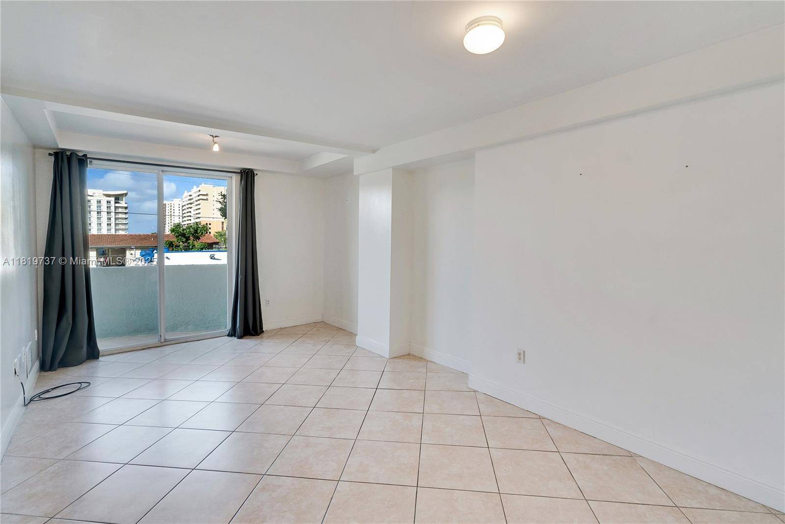 Miami, FL 33133,2550 SW 27th Ave #205