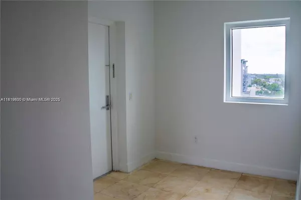 North Miami, FL 33181,15051 Royal Oaks #801