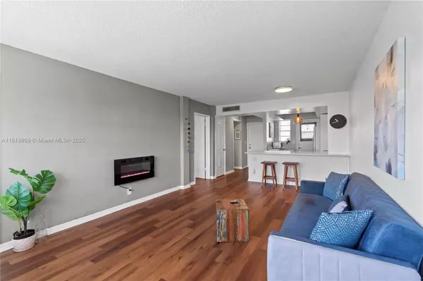 Hallandale Beach, FL 33009,1333 E Hallandale Beach Blvd #421