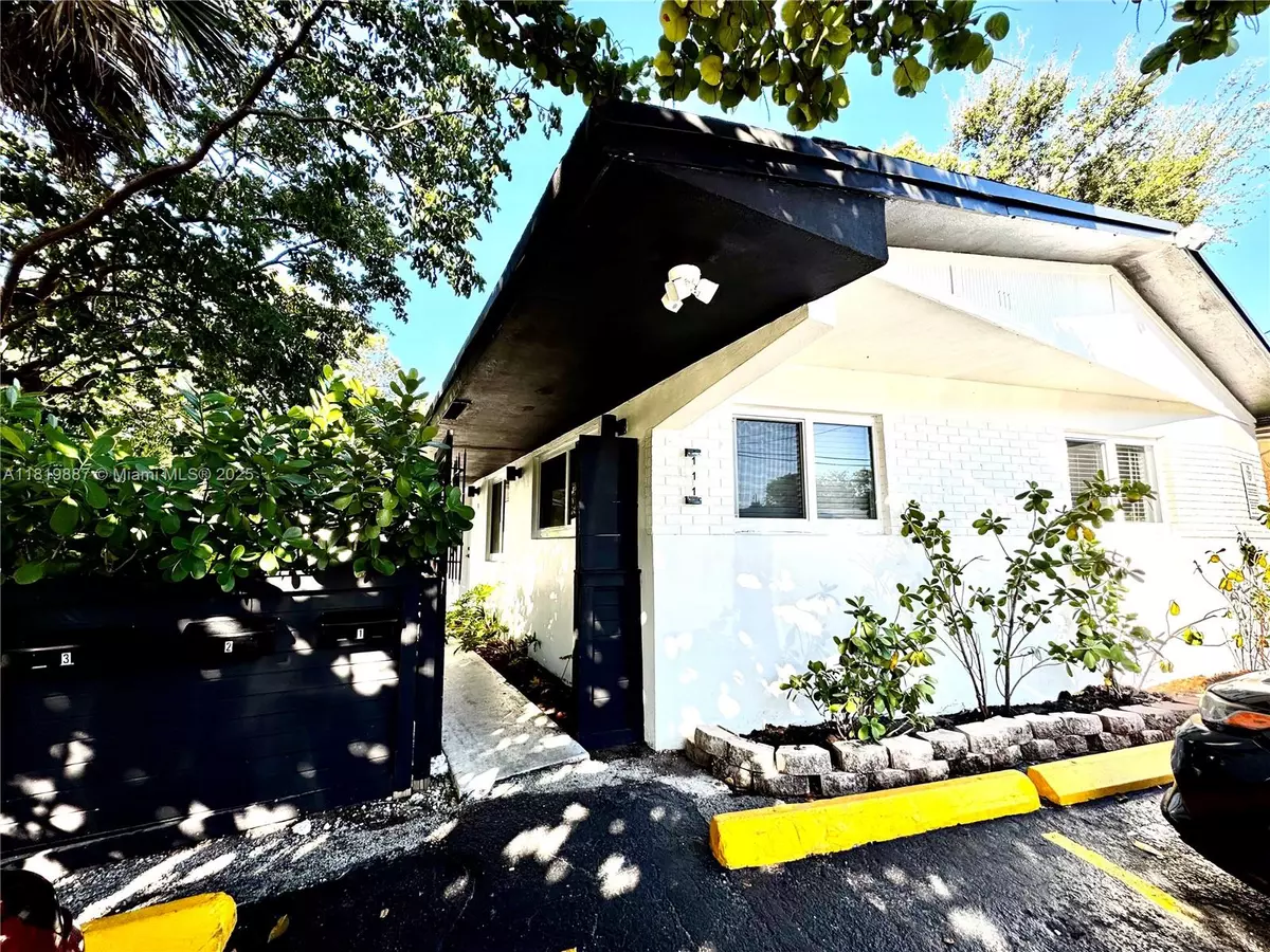 Dania Beach, FL 33004,111 NW 7th Ave #1