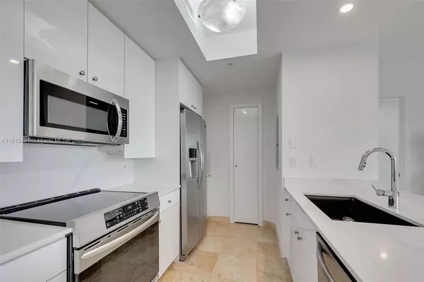 Miami, FL 33131,848 Brickell Key Dr #1803