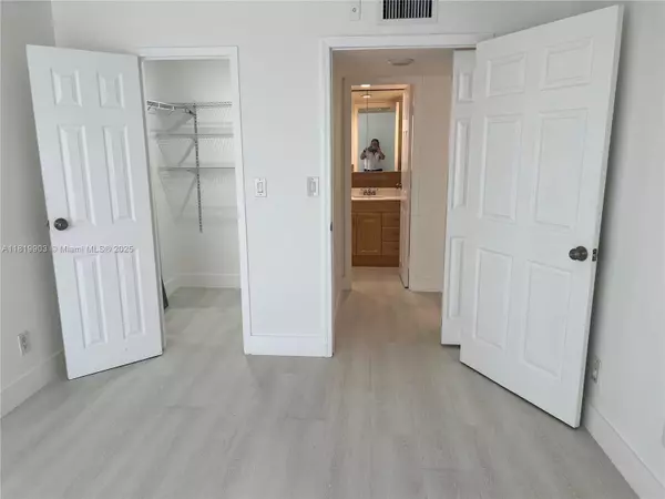 Sunny Isles Beach, FL 33160,210 172nd St #442