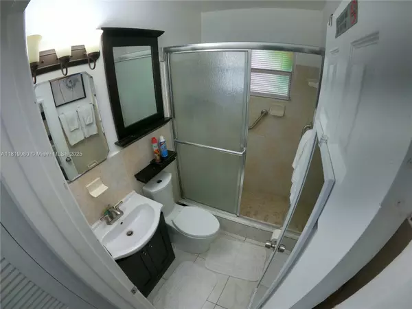 Hollywood, FL 33023,6101 Rodman St #3
