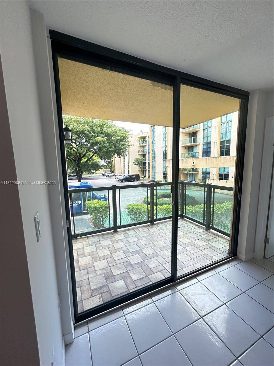 11750 SW 18th St #224-1, Miami, FL 33175