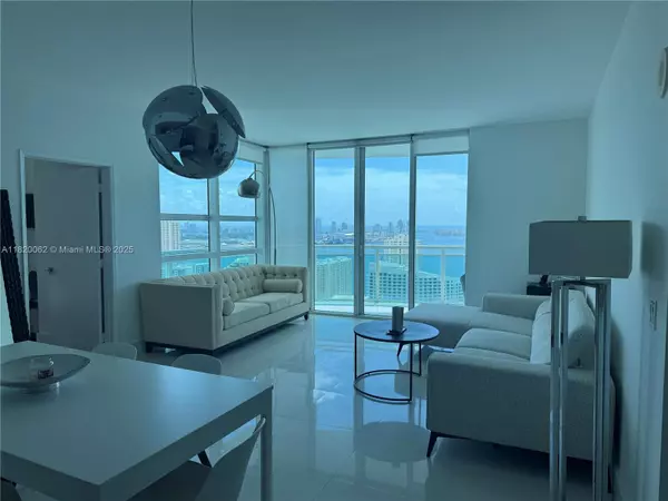 Miami, FL 33131,950 Brickell Bay Dr #3710
