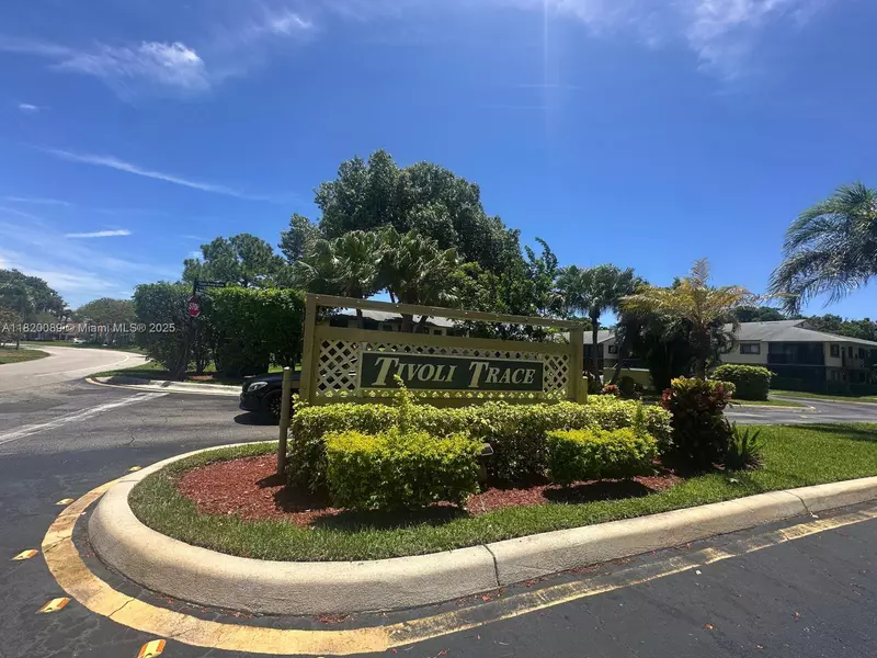 523 Trace Cir #105, Deerfield Beach, FL 33441