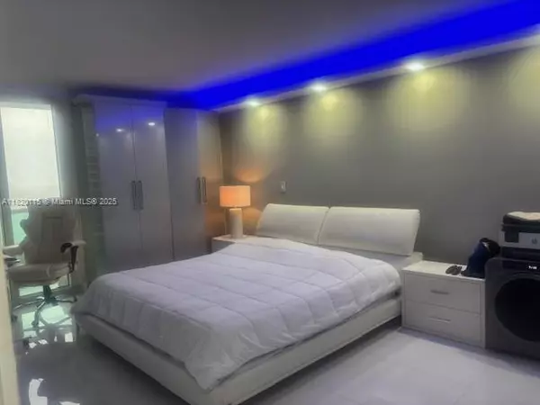 Sunny Isles Beach, FL 33160,100 Bayview Dr #1609