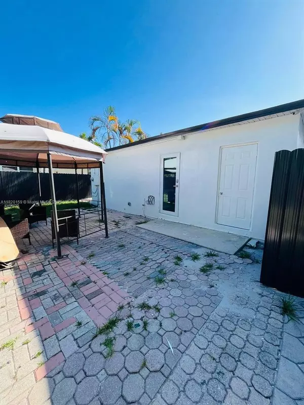 Fort Lauderdale, FL 33311,872 NW 16th Ter