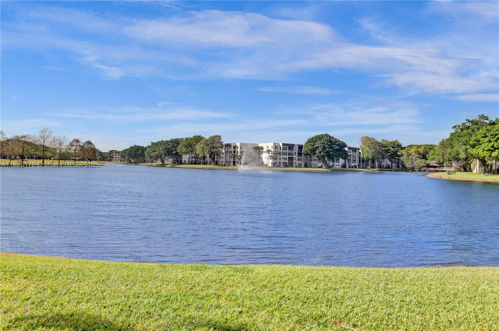 Davie, FL 33324,1524 Whitehall Dr #102