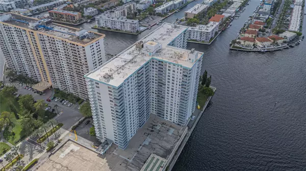 Sunny Isles Beach, FL 33160,301 174th St #2317