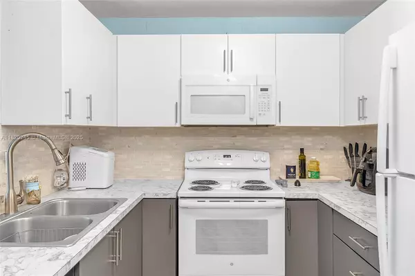Pembroke Pines, FL 33025,251 W Palm Cir W #207