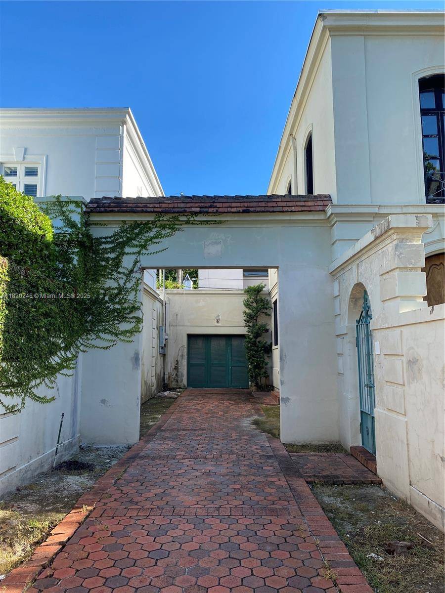 Coral Gables, FL 33146,1021 Hardee Rd