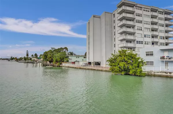 Miami Beach, FL 33141,7118 Bonita Dr #405