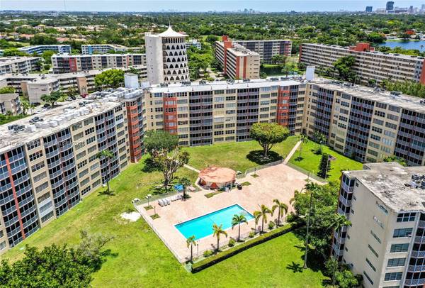 Miami, FL 33179,1750 NE 191st St #100-1