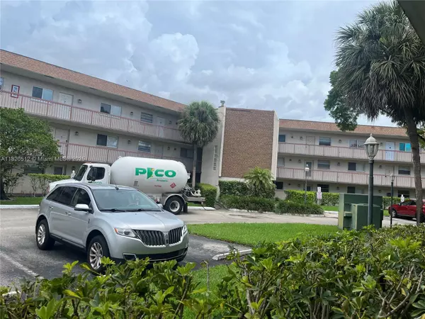 7450 NW 17th St #107, Plantation, FL 33313
