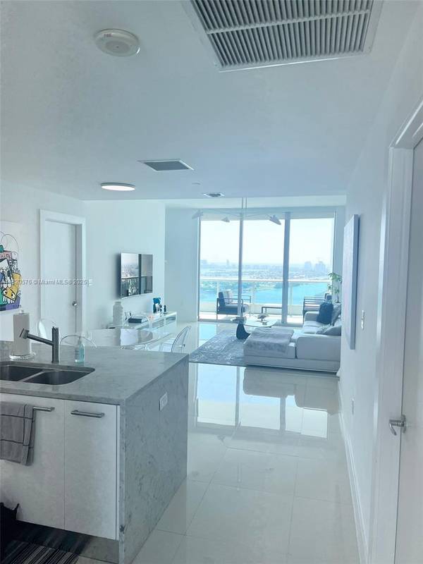 900 Biscayne Blvd #3309, Miami, FL 33132