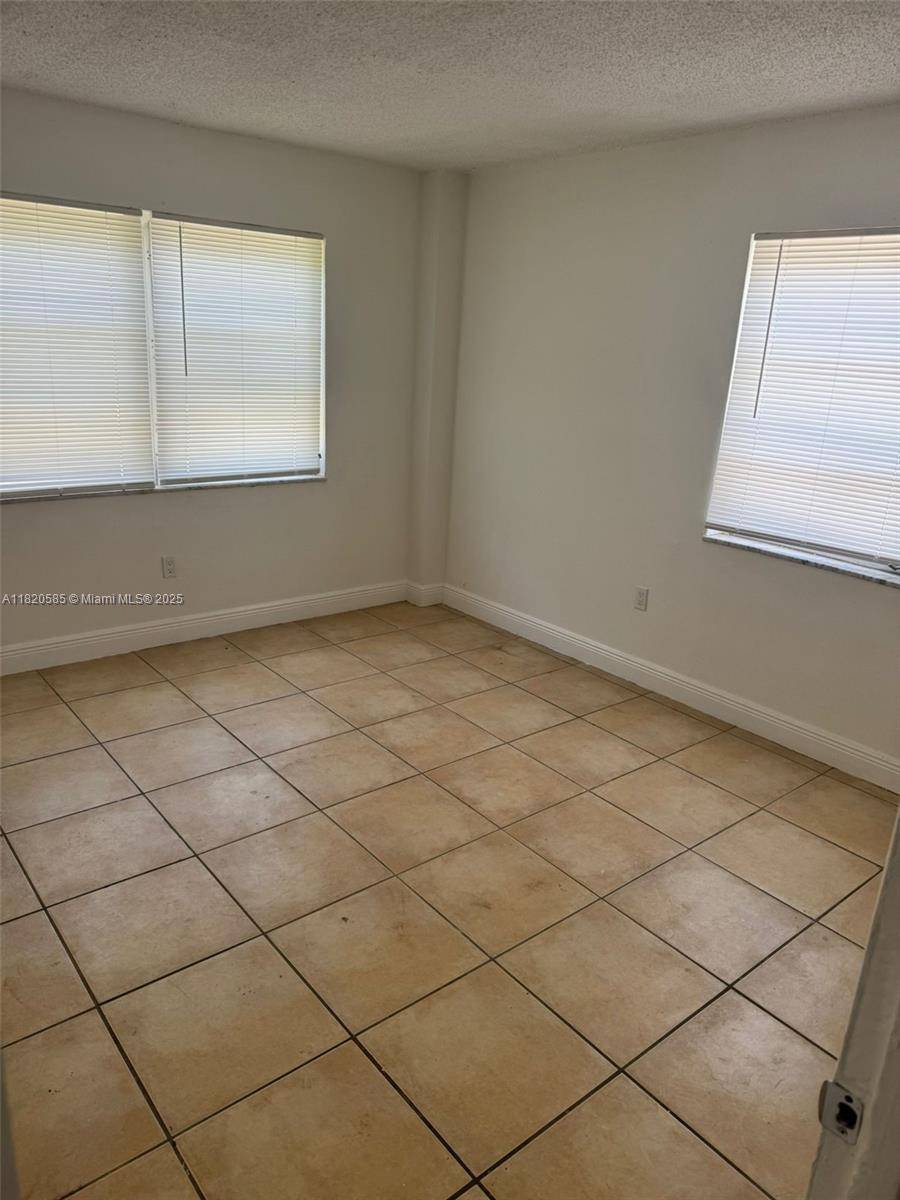 North Miami Beach, FL 33162,1821 NE 168 ST #B-1