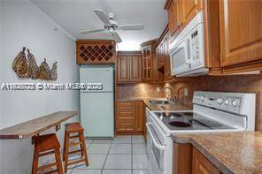 Miami Beach, FL 33141,6969 Collins Ave #411