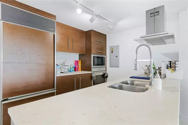 Miami, FL 33131,495 Brickell Ave #905