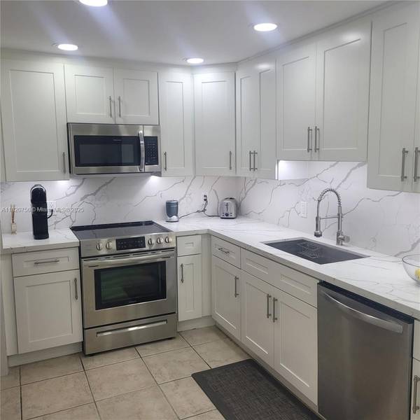 9111 E Bay Harbor Dr #3A, Bay Harbor Islands, FL 33154