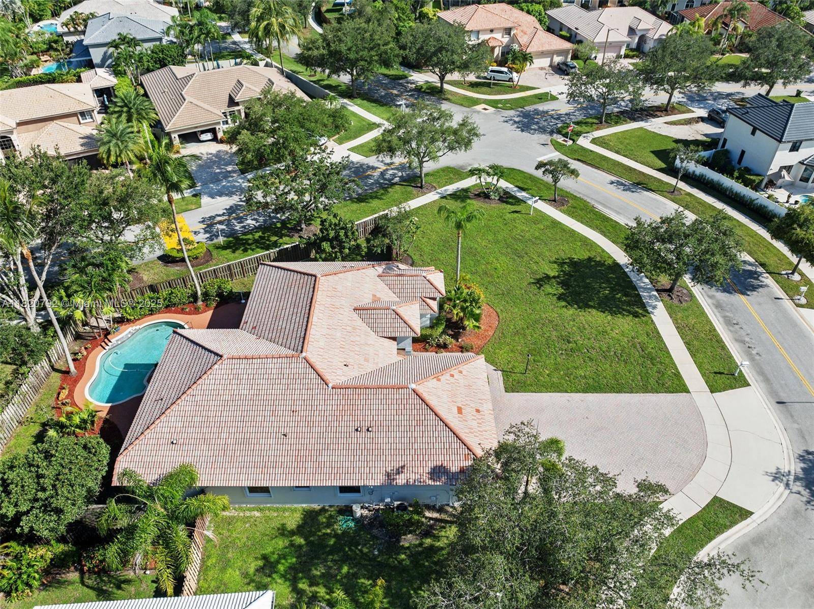 Pembroke Pines, FL 33331,6946 Mariposa Cir Ct