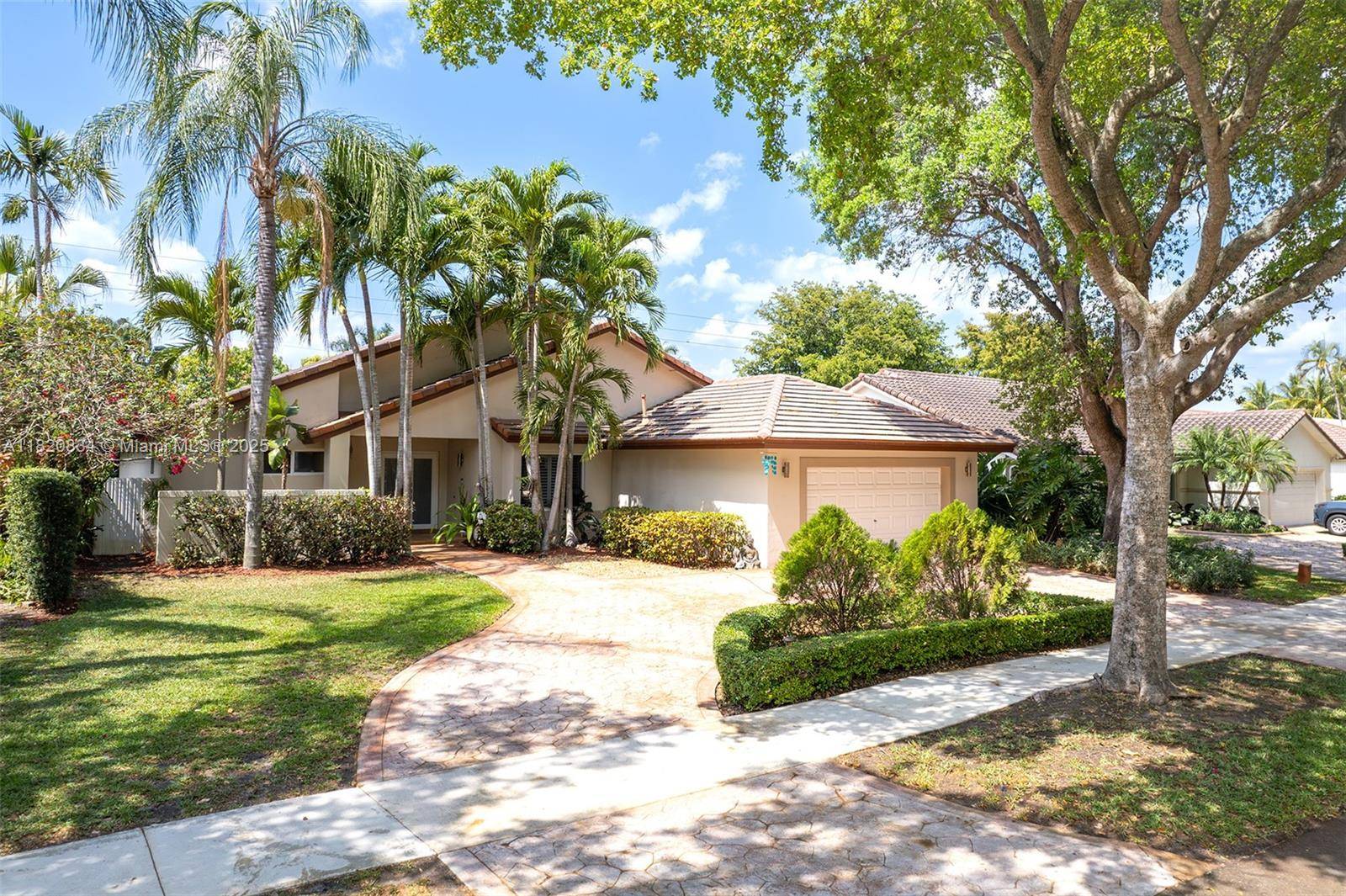 Miami Lakes, FL 33016,14460 Glencairn Rd
