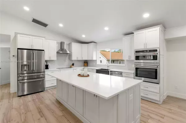 1020 SW 19th St SW, Naples, FL 34117