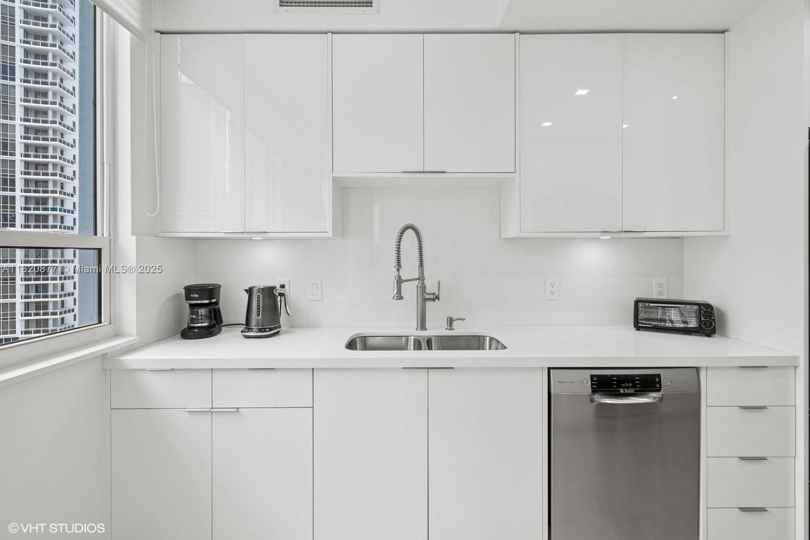 Miami, FL 33131,801 Brickell Key Blvd #2202