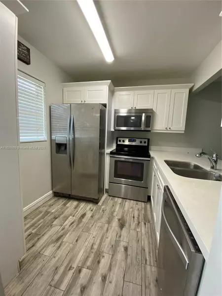 5181 W Oakland Park Blvd #112, Lauderdale Lakes, FL 33313