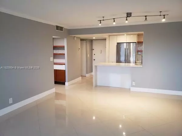 Hallandale Beach, FL 33009,401 Golden Isles Dr #1006
