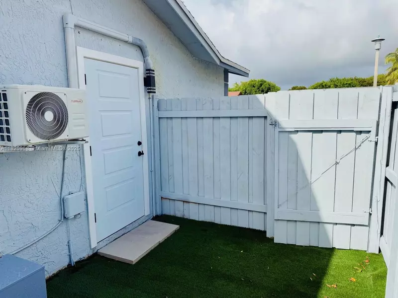 8350 NW 7th St #Efficiency, Pembroke Pines, FL 33024