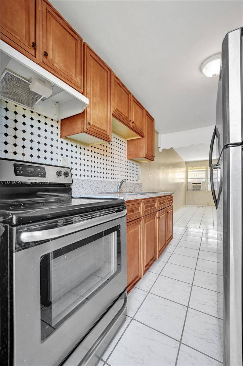 Hollywood, FL 33023,5797 Flagler St #2