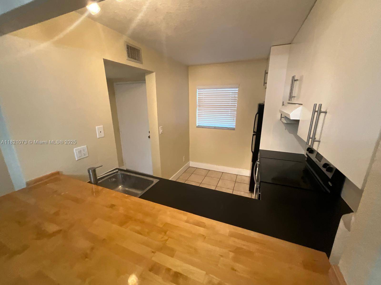 Miramar, FL 33025,3470 Foxcroft Rd #211