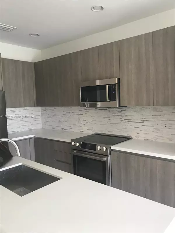 Doral, FL 33178,7227 NW 103rd Path
