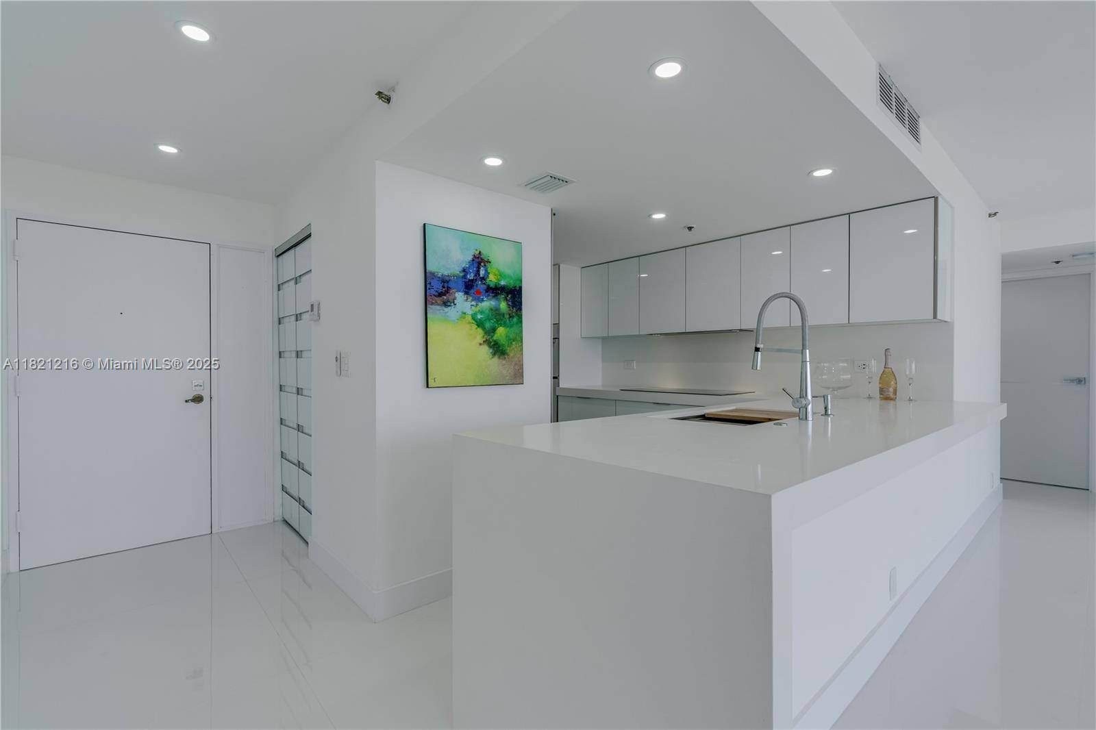 North Bay Village, FL 33141,7601 E Treasure Dr #2305