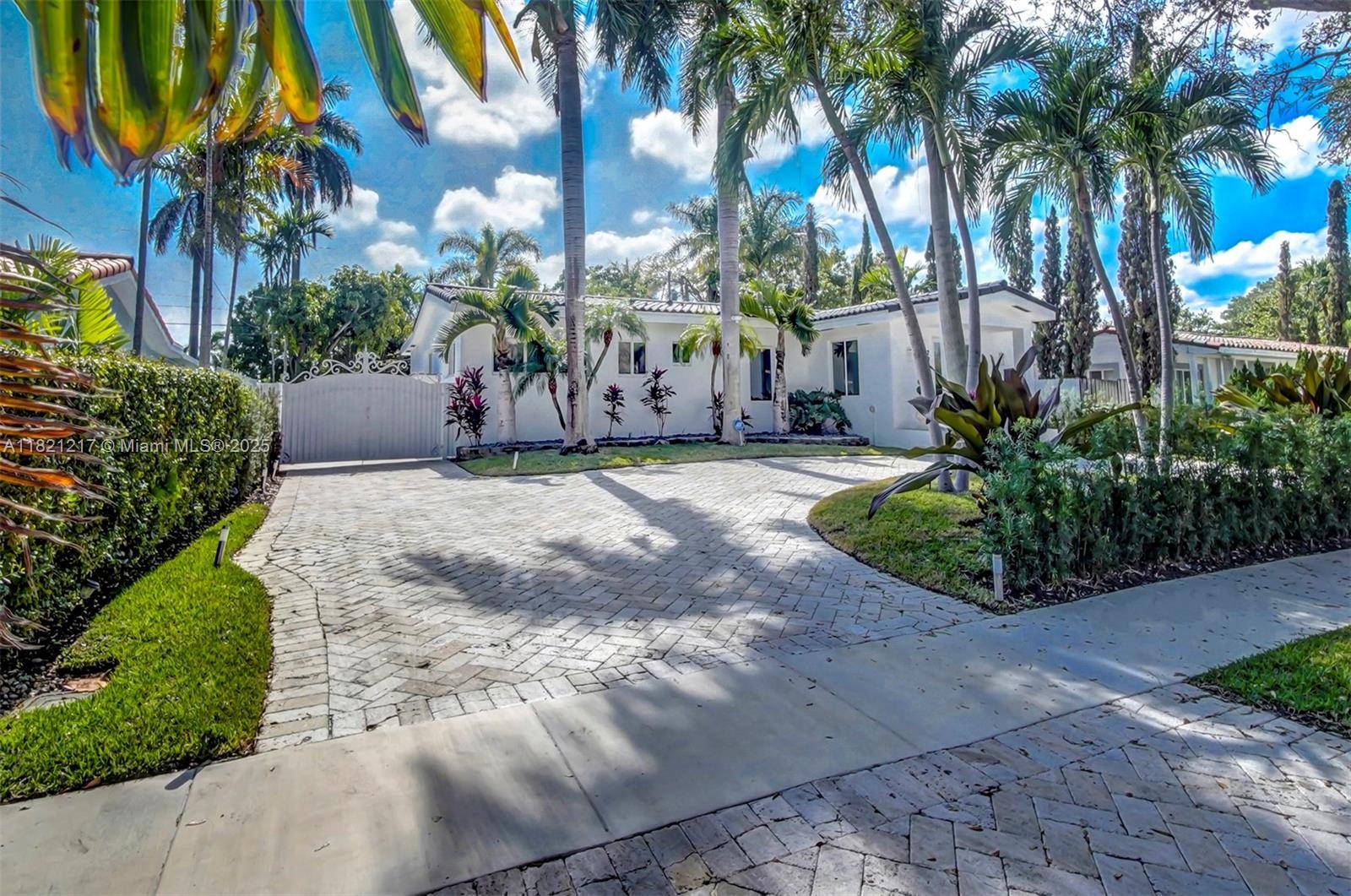 North Miami, FL 33181,2020 Alamanda Dr #0
