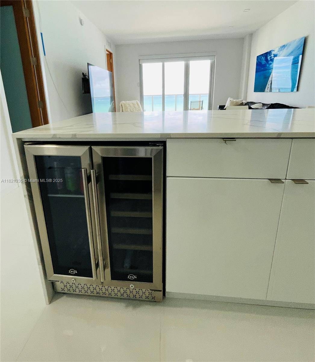 Miami Beach, FL 33140,5701 Collins Ave #PH08