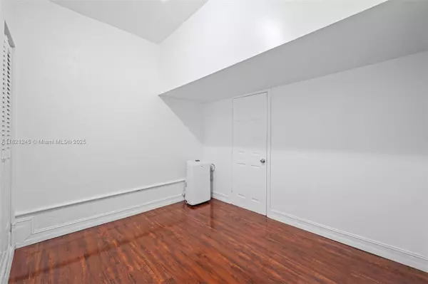 Doral, FL 33178,7633 NW 114th Path #7633