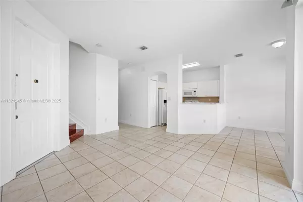 Doral, FL 33178,7633 NW 114th Path #7633