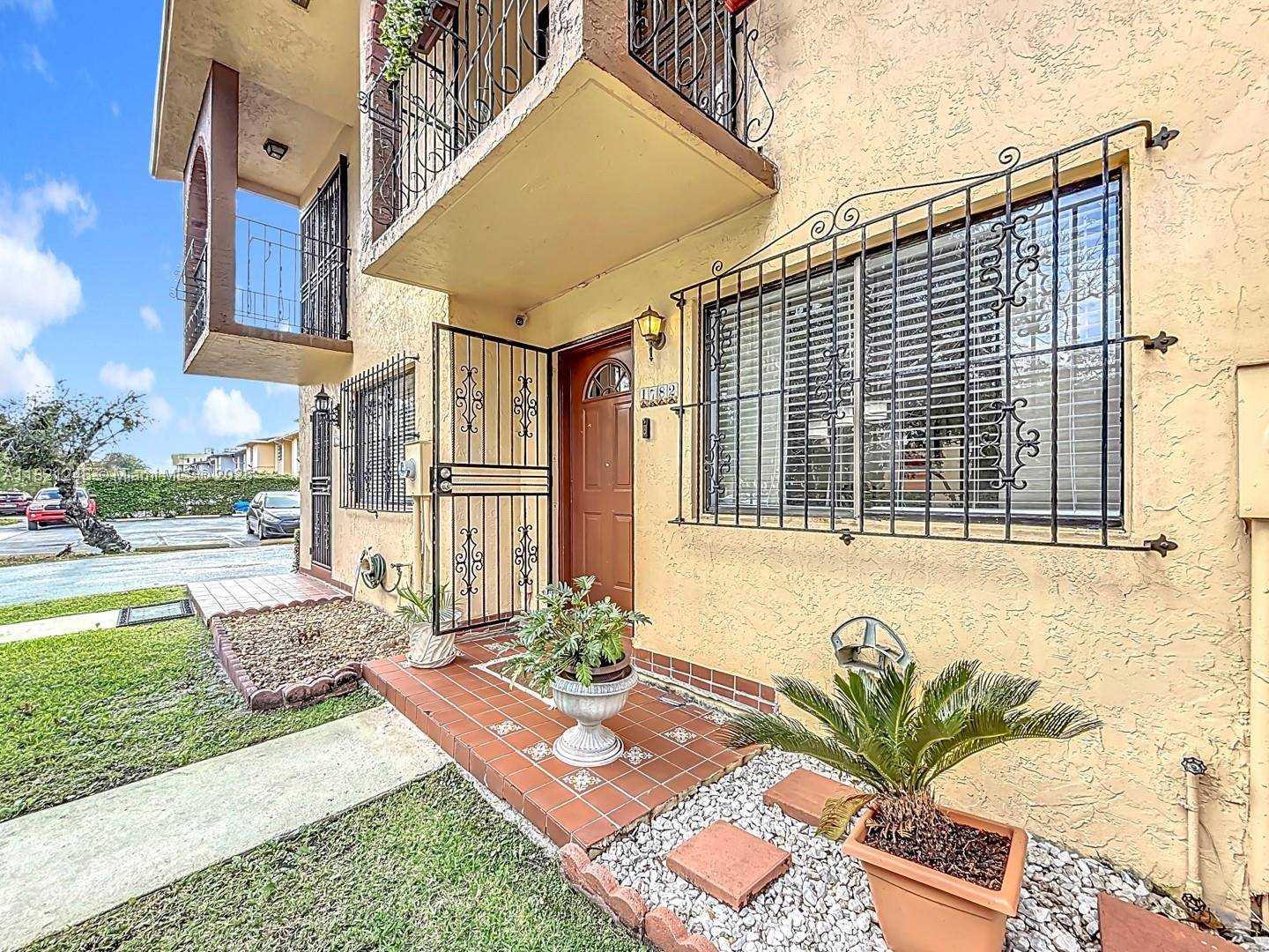 Hialeah, FL 33012,1782 W 42nd St #1782