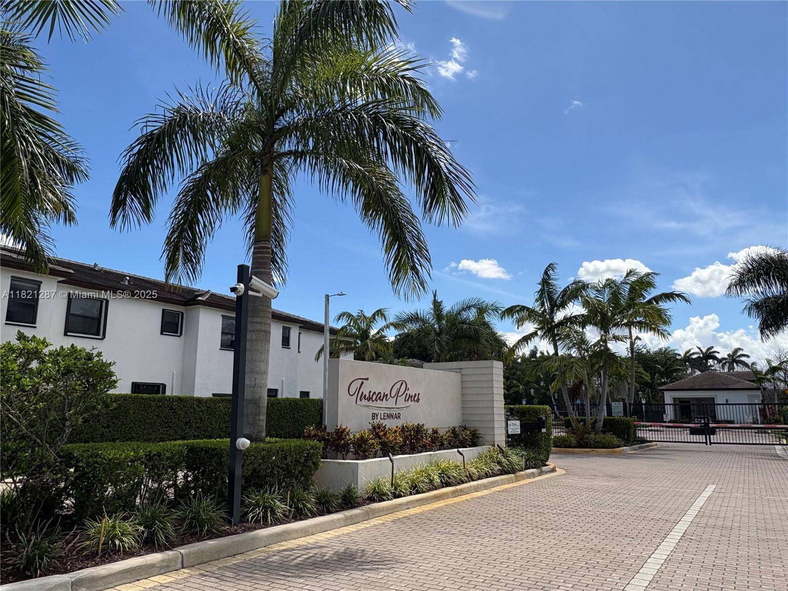 Pembroke Pines, FL 33029,152 SW 185th Way