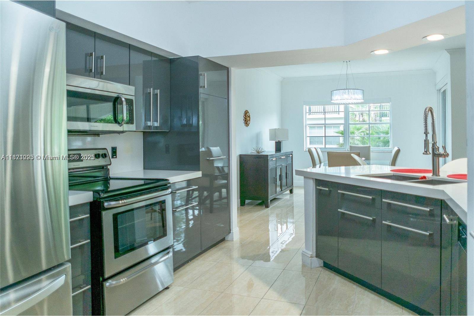 Aventura, FL 33160,3215 NE 184th St #14201