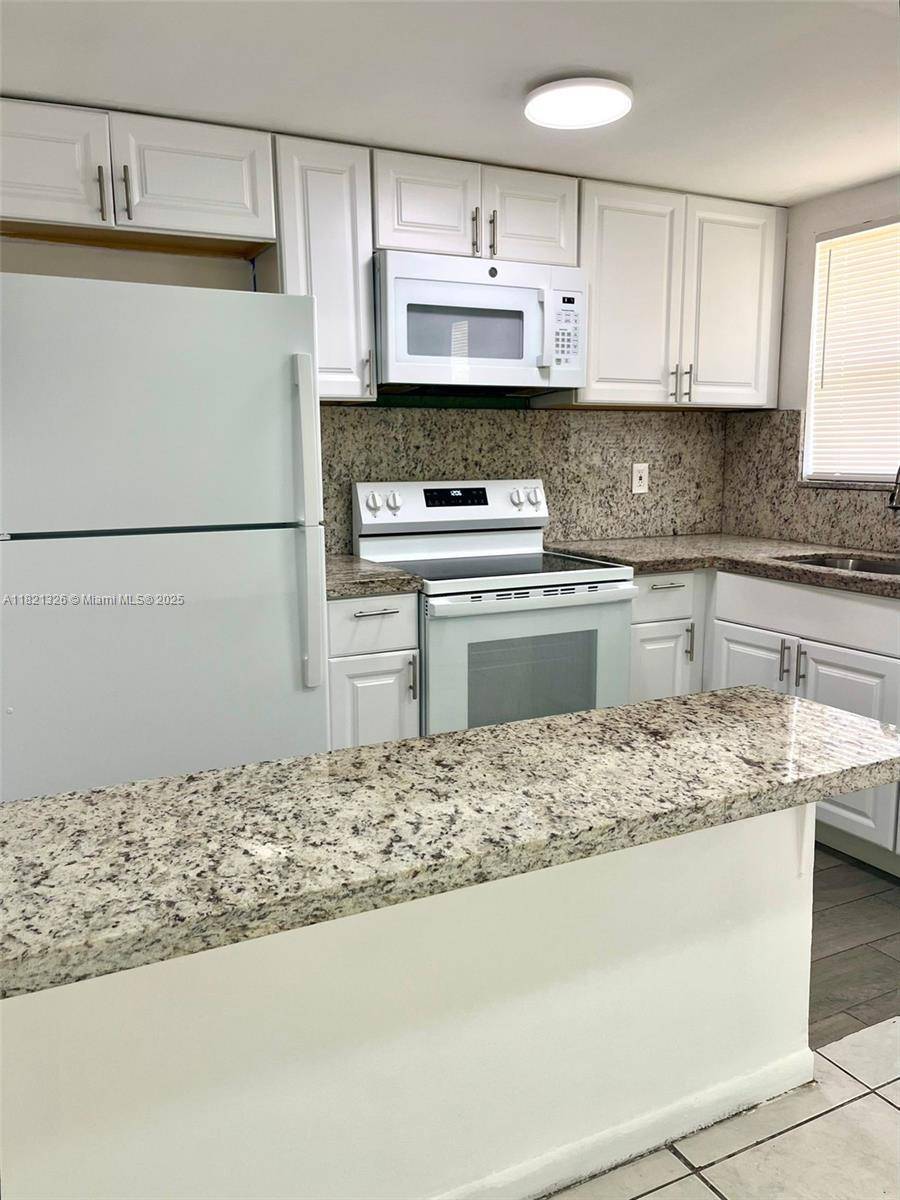 830 SW 74 TER #2, North Lauderdale, FL 33068