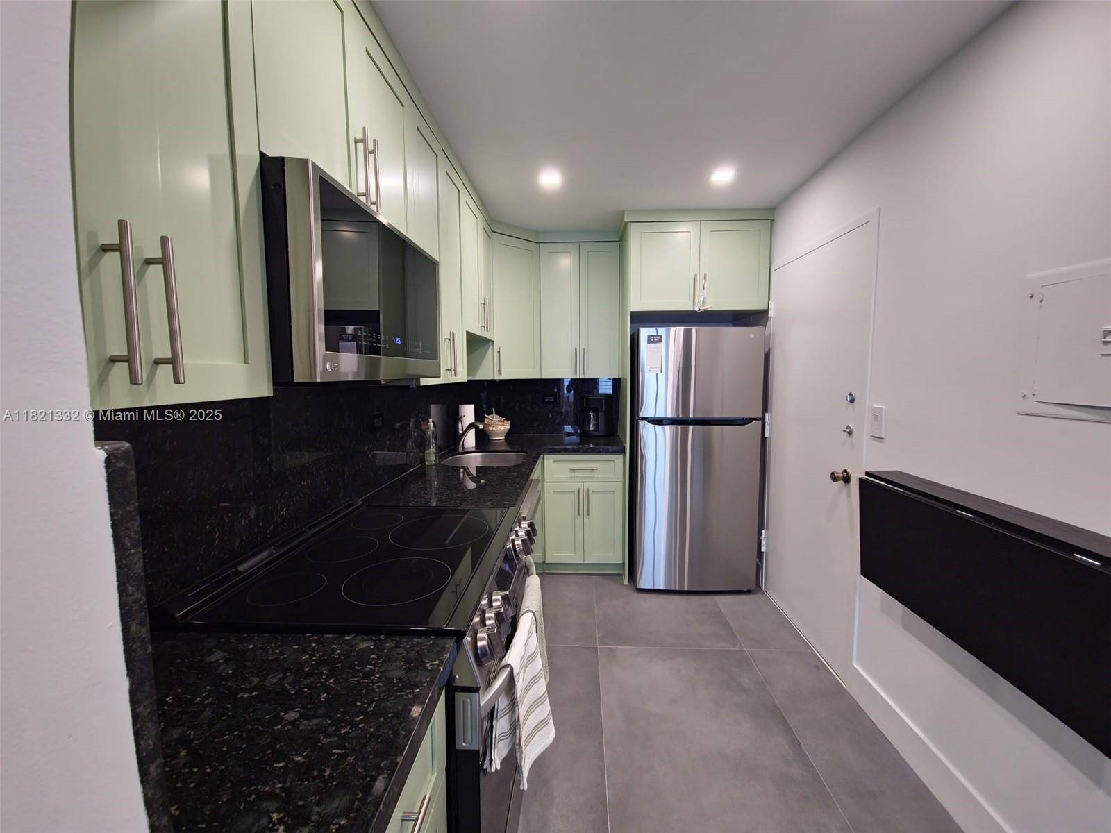 Miami Beach, FL 33140,5555 Collins Ave #16P