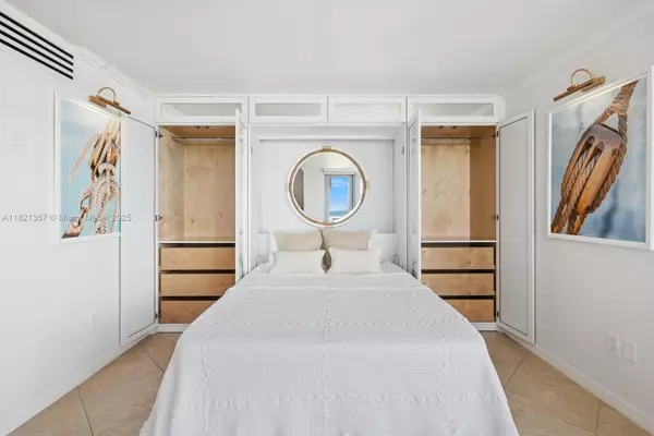 Miami Beach, FL 33140,2899 Collins Ave #1025