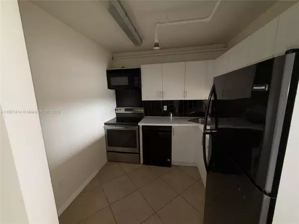 North Miami, FL 33161,1470 NE 123rd St #A1406