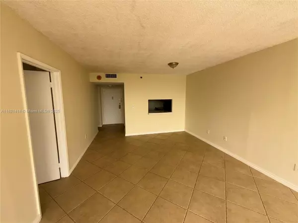 North Miami, FL 33161,1470 NE 123rd St #A1406
