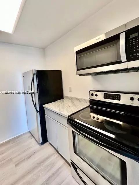 North Miami, FL 33181,2020 NE 135th St #407