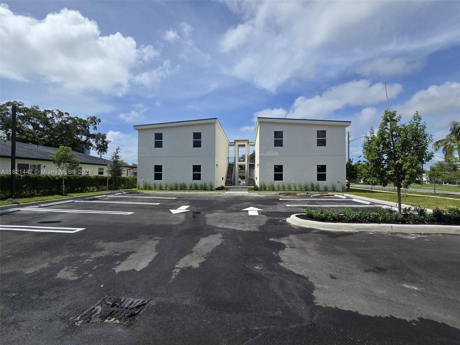 Hallandale Beach, FL 33009,511 SW 1 AVENUE #1A