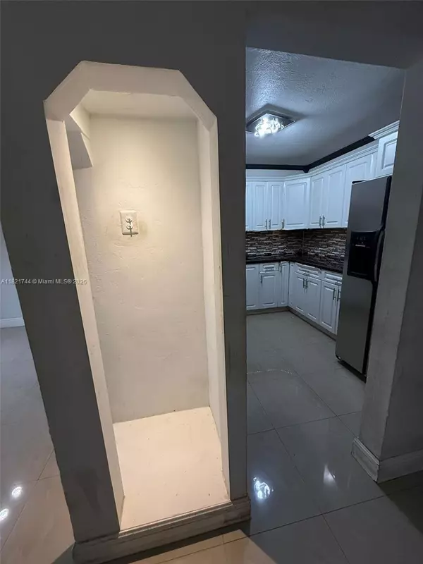 Cutler Bay, FL 33157,9760 SW 184th St #B8